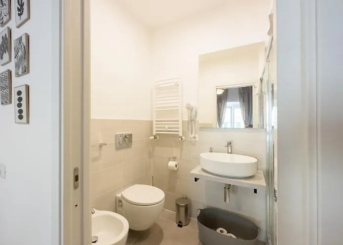 White Ostilia Daire Roma