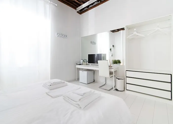 Daire White Ostilia Roma