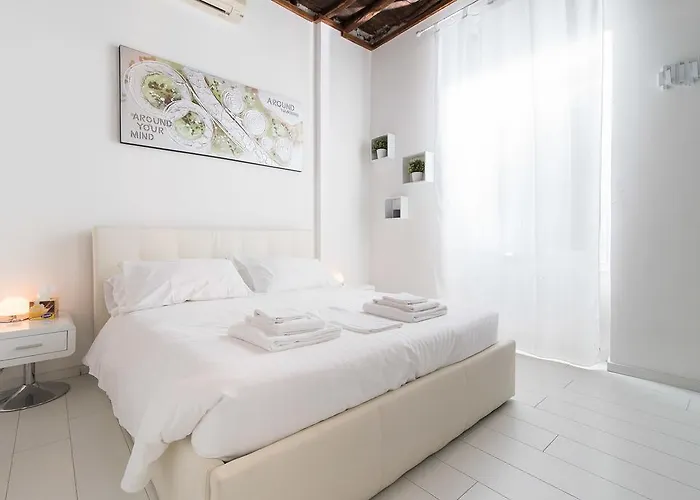 White Ostilia Daire Roma