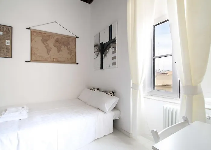 Daire White Ostilia Roma