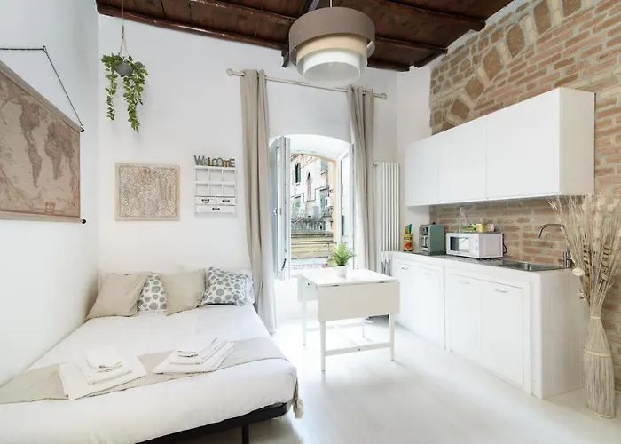 White Ostilia Daire *